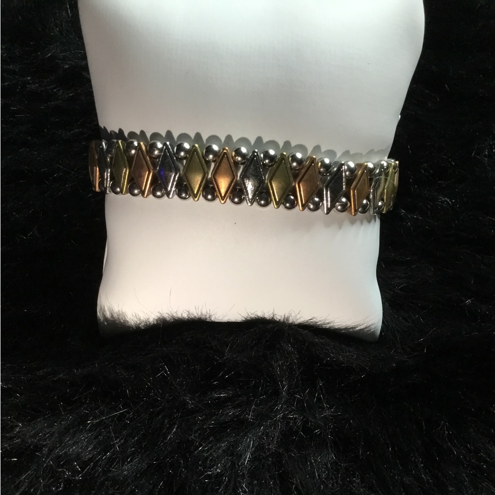 Stretch Abstract Bracelet - Picture 6 of 7